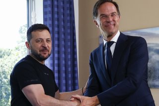 Le président ukrainien a salué une décision "historique". "Il s'agit d'une nouvelle étape vers le renforcement du bouclier aérien de l'Ukraine", a déclaré M. Zelensky.